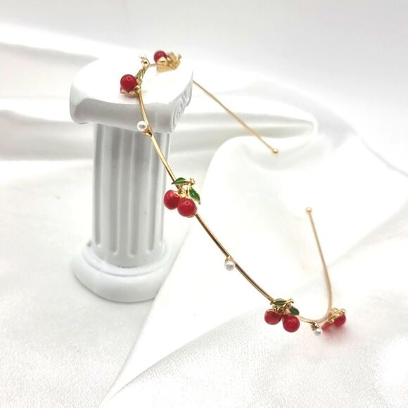 Free People Accessories - FREE PEOPLE Pearl Cherry gold headband | NWOT